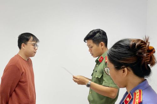 Bắt các đối tượng cho người nước ngoài không hộ chiếu, thị thực, bị Interpol truy nã ở chui