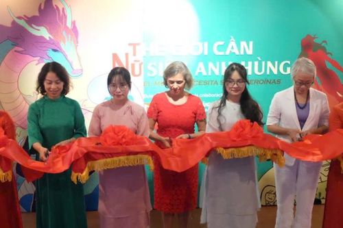 Triển lãm truyện tranh của các nữ tác giả 'Thế giới cần nữ siêu anh hùng'