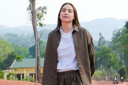 Hồ Ngọc Hà mang công nghệ về bản làng, trao thiết bị học tập cho trẻ em vùng cao biên giới