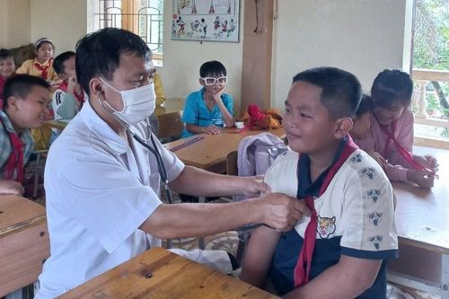 Chăm sóc sức khỏe ban đầu cho học sinh: Làm sao nâng cao tầm vóc Việt?