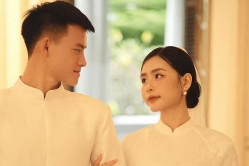 Bộ ảnh cưới lung linh sắc trắng của tiền đạo Thanh Nhàn và bạn gái xinh đẹp