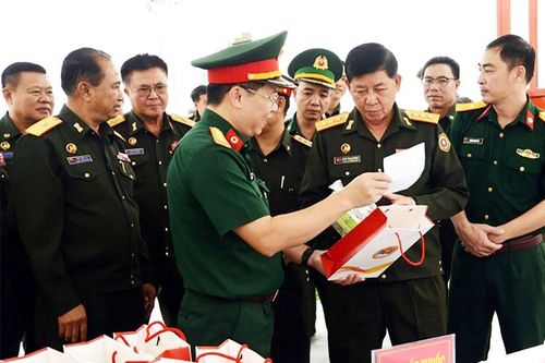Hoạt động thiết thực của lực lượng quân y hai nước Việt Nam - Lào