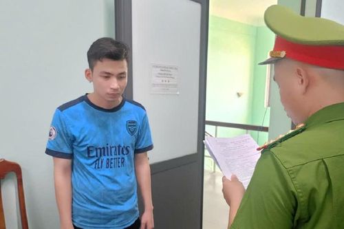 Bắt nam thanh niên tung clip 'nóng' làm nhục người yêu cũ