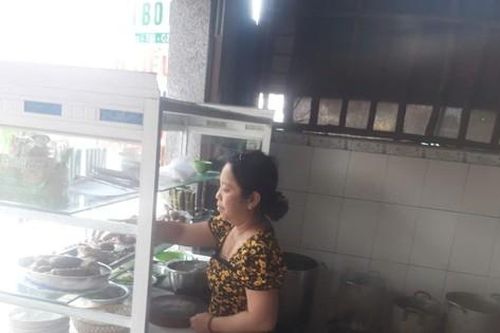 Chủ quán ăn trả túi xách có sổ tiết kiệm 550 triệu đồng của khách để quên