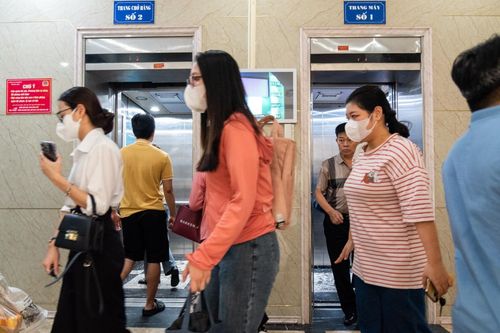 Bên trong khu chung cư tróc lở ở Hà Nội giá gần 70 triệu đồng/m2