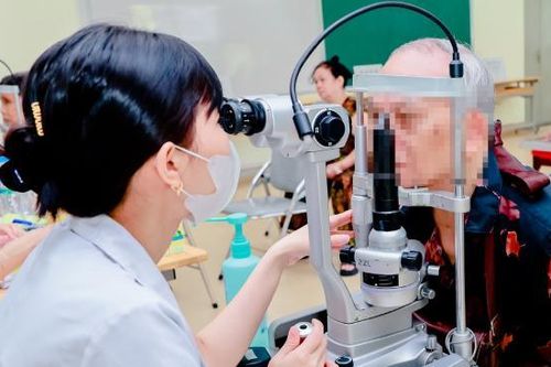 Hai bệnh mắt nguy hiểm gây giảm thị lực ở người cao tuổi