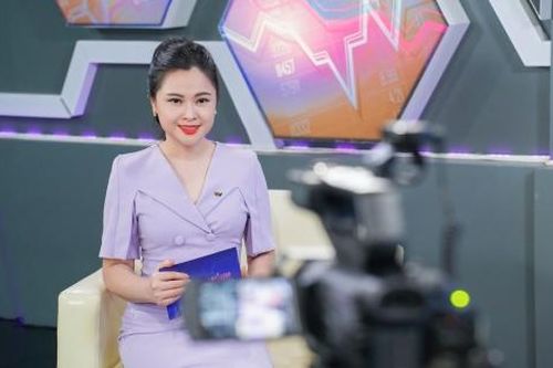 Nữ BTV được nhận Bằng khen, người tạo ra trào lưu Talk show Tài chính, chứng khoán ở Việt Nam là ai?