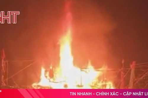 Tàu cá bốc cháy dữ dội trong đêm, thiệt hại ước tính khoảng 1 tỷ đồng