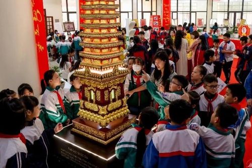 Phục dựng di sản thành đồ lưu niệm du lịch độc đáo