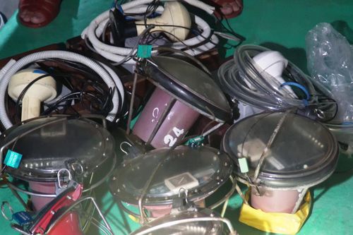 Bắt giữ tàu cá mang 9 thiết bị giám sát hành trình của tàu cá khác