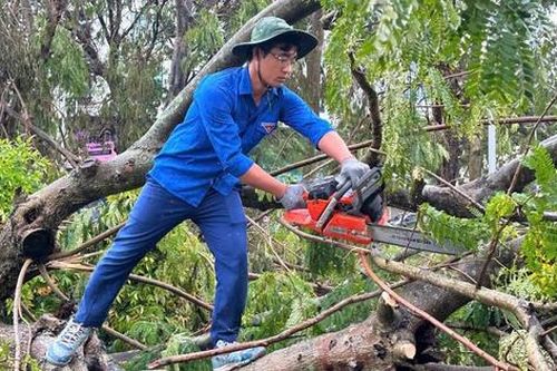 Thanh niên Nghệ An xung kích dựng xây đất nước – Bài 1: Vượt mưa bão, sẻ chia người dân thiên tai