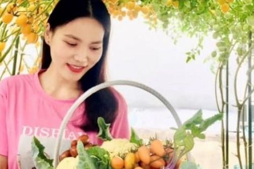 Vườn sân thượng ngập cây trái của bà nội trợ ở TP HCM, nghe tới tiền vốn mà 'choáng'