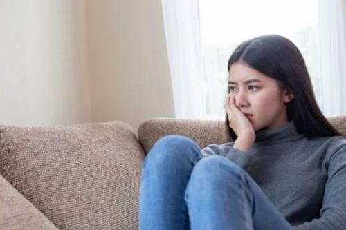 Phản ứng của con trai khi biết tin sắp có em khiến vợ chồng tôi lo lắng