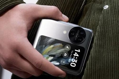 Samsung Galaxy Z Flip6 'gặp khó': Đây là smartphone gập mới ra mắt trang bị hẳn 3 camera, giá rẻ hơn 5 triệu