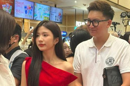 Em gái Huyền Lizzie được chồng tháp tùng ở sự kiện, nhan sắc bùng nổ sau khi kết hôn