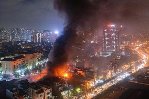 Công an Hà Nội thông tin vụ cháy kho hàng xuyên đêm ở Vĩnh Tuy