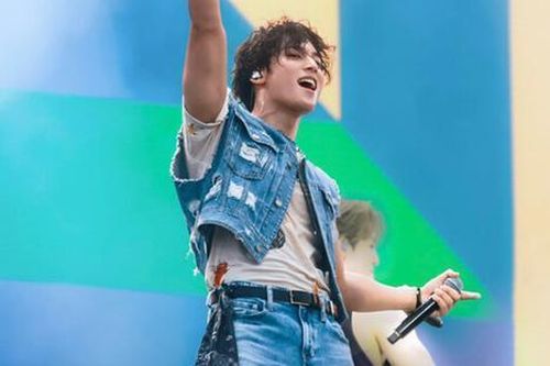 Mingyu (SEVENTEEN) được một khán giả nam cầu hôn trong show diễn