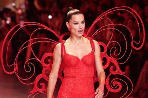 Siêu mẫu Adriana Lima: Tập luyện nghiêm ngặt để sinh 'ba con' vẫn nuột