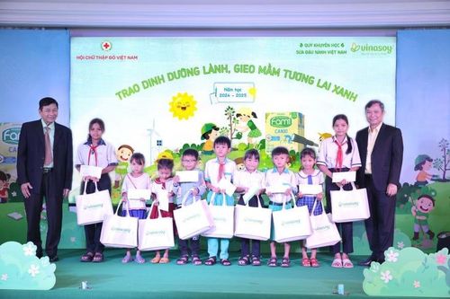 Chương trình 'Sữa đậu nành học đường' đến với học sinh Quảng Ngãi, Lào Cai, Yên Bái