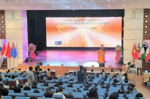 Việt Nam vẫn đứng trước triển vọng kinh tế tích cực