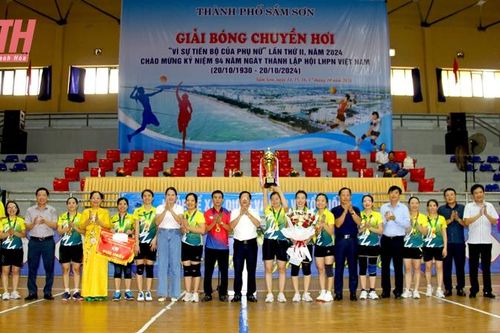 Giải Bóng chuyền hơi 'Vì sự tiến bộ của phụ nữ' TP Sầm Sơn 2024 thành công tốt đẹp