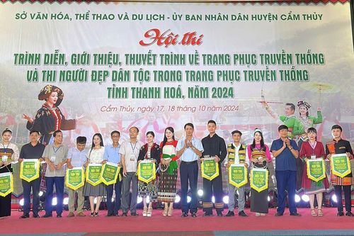 Hội thi trình diễn, giới thiệu, thuyết trình trang phục truyền thống và thi người đẹp dân tộc trong trang phục truyền thống