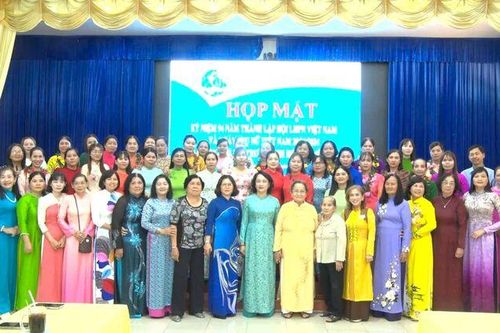 Chợ Mới họp mặt Ngày Phụ nữ Việt Nam