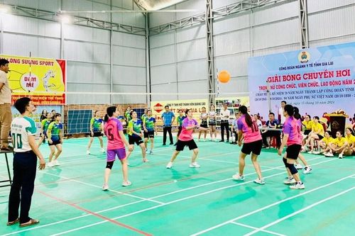 Sôi nổi Giải Bóng chuyền hơi nữ ngành Y tế