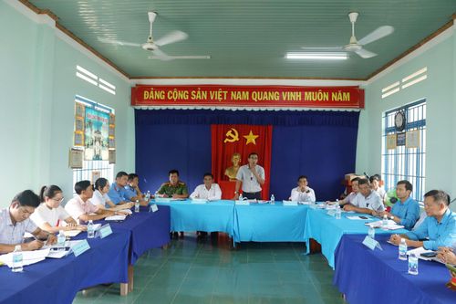 UBND thị xã Ninh Hòa: Đối thoại với người dân về việc đóng, mở đường ngang tại thôn Ninh Đức