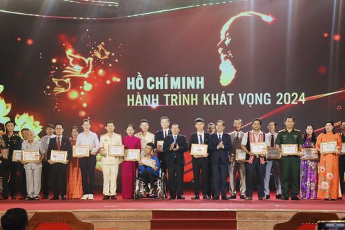 Những tấm gương sáng noi theo Bác