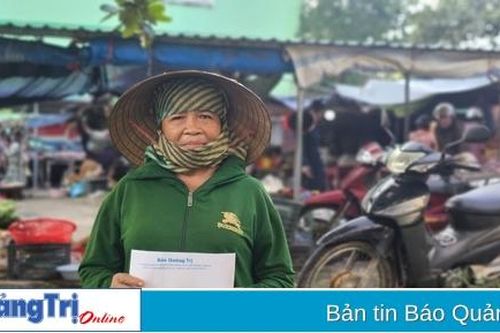 Chương trình 'Vòng tay nhân ái Báo Quảng Trị': Trao hỗ trợ cho hoàn cảnh khó khăn trên địa bàn