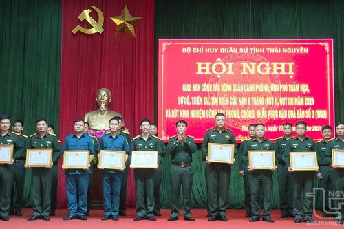 Khen thưởng các tập thể, cá nhân có thành tích trong phòng, chống, khắc phục hậu quả thiên tai
