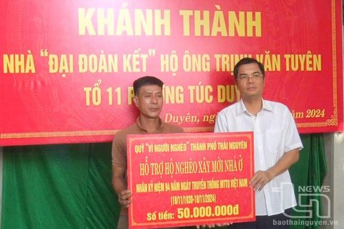 Khánh thành và bàn giao nhà Đại đoàn kết cho hộ nghèo