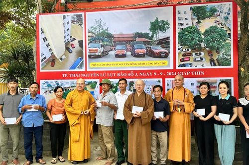 Phật giáo Q.Phú Nhuận tặng 2 căn nhà tình thương và hỗ trợ gần 1 tỷ đồng đến bà con vùng bão lũ