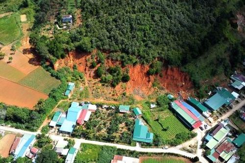 Lâm Đồng: Kiên quyết di dời người dân ra khỏi khu vực chân đồi có nguy cơ sạt lở