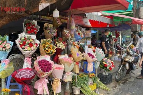 Thị trường hoa 'tăng nhiệt' cận ngày Phụ nữ Việt Nam 20/10