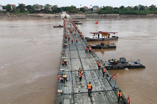 Khẩn cấp cắt cầu phao Phong Châu do lưu tốc nước lên cao