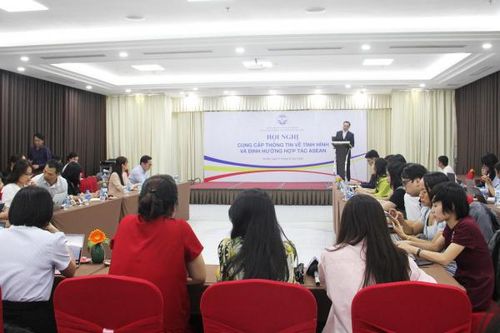Hội nghị tập huấn, cung cấp thông tin về tình hình và định hướng hợp tác ASEAN