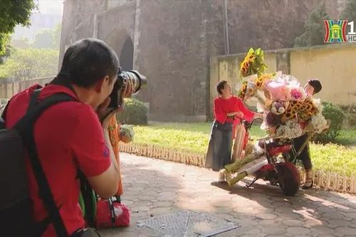 Xe hoa chở mùa thu Hà Nội