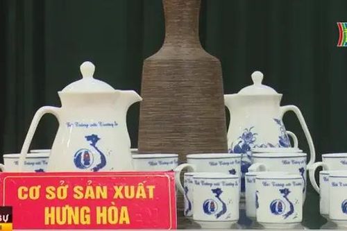 Xã Bát Tràng gửi 15.000 sản phẩm tặng Trường Sa