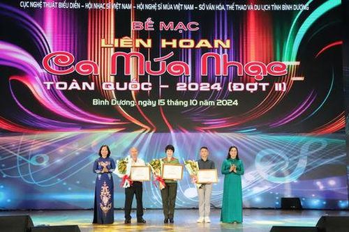 Trao 03 Huy chương Vàng tại chung kết Liên hoan Ca Múa Nhạc toàn quốc năm 2024