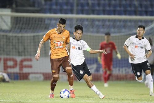 Phó Chủ tịch VFF: 'Cầu thủ V.League câu giờ quá nhiều'