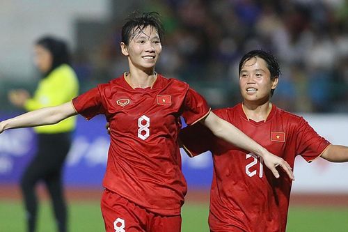 Cầu thủ 3 lần vô địch SEA Games sân 11 người lên tuyển futsal nữ Việt Nam