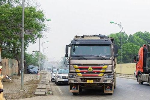 Hà Nội tăng cường kiểm tra, xử lý xe quá tải qua cầu Đuống