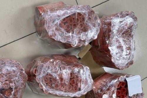 Học sinh tự sản xuất pháo trong phòng ngủ