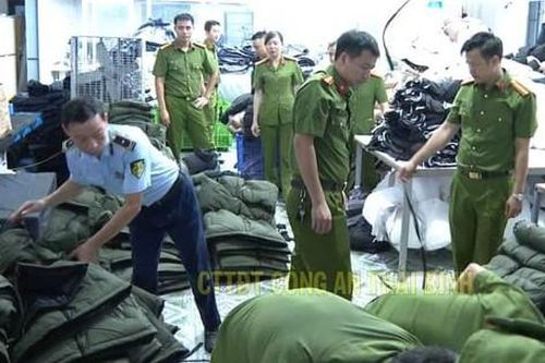 Nữ giám đốc công ty may sản xuất hàng nghìn chiếc áo giả thương hiệu nổi tiếng