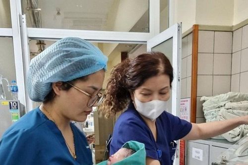 Những em bé ra đời trong cơn bão
