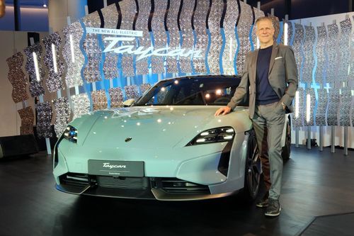 Porsche Taycan 2025 ra mắt - giá khởi điểm 4,62 tỷ đồng