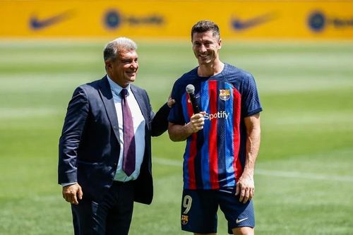 Barcelona 'dính cú lừa' trong vụ Lewandowski