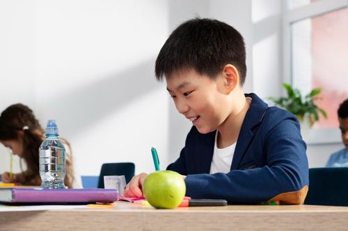 Bị phản đối dữ dội, trường bỏ nội quy cấm học uống nước trong giờ học